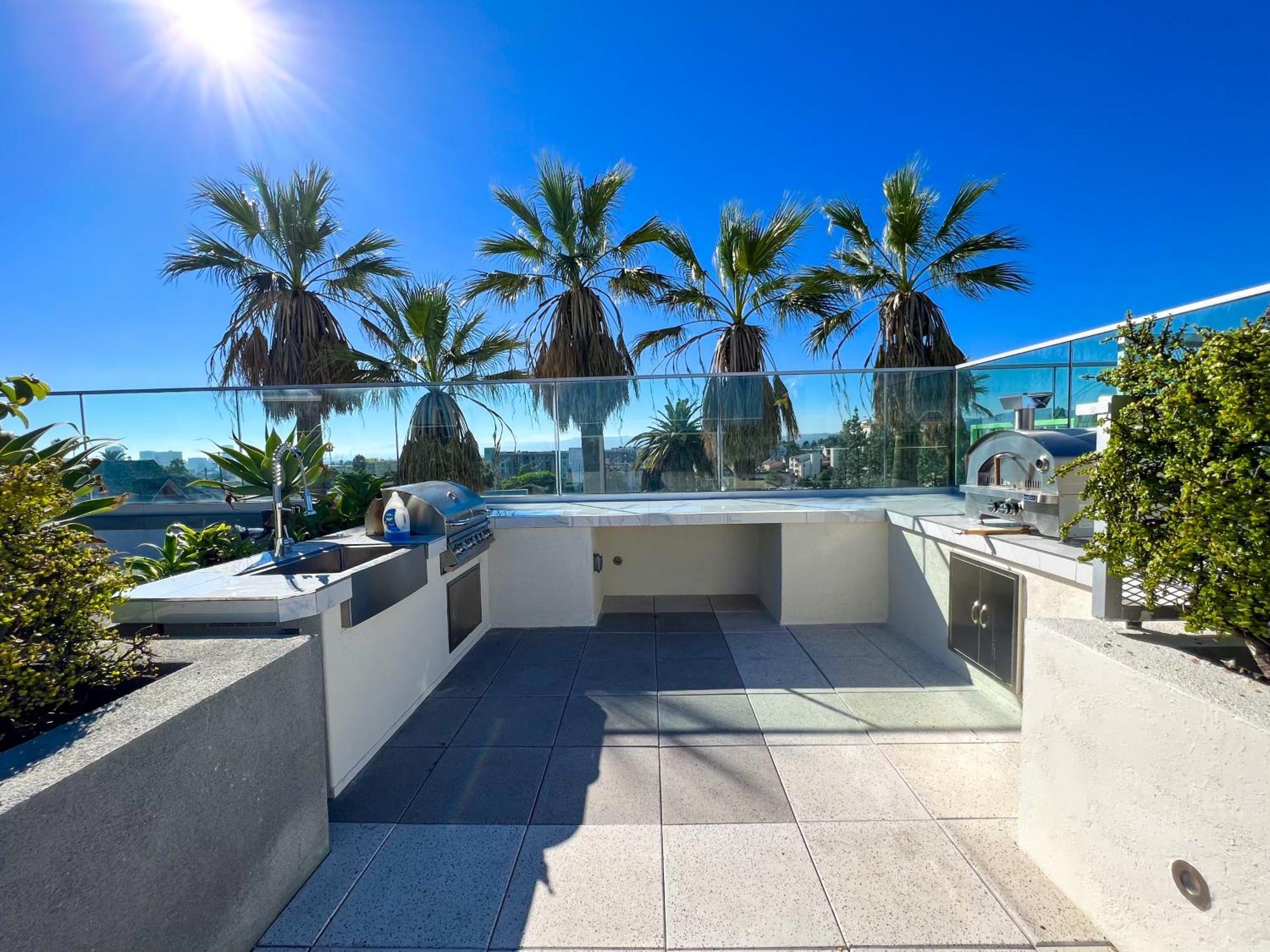 Downtown Angeles Skyline Balcony View Modern Penthouse Aparthotel